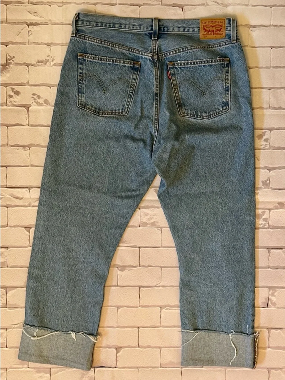 Levi's 501 Woman’s Cropped Distressed Denim Jeans - Light Blue Size 32 - Picture 5 of 6